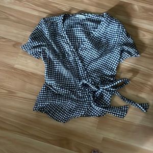 Black and white checkered cross over t shirt